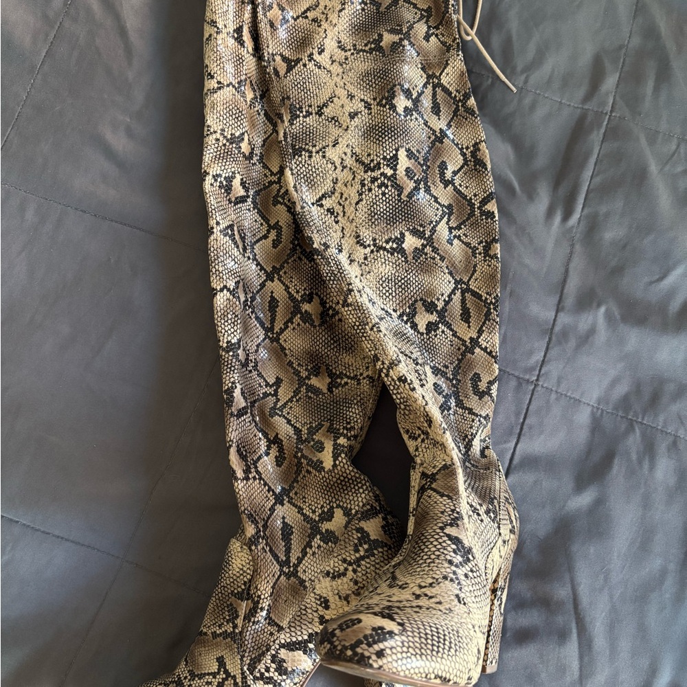 Snake Patterned Reptile Habitat Decor